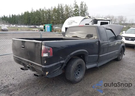 2000 Chevrolet S-10 Ls z USA, uszkodzony, nr VIN 1GCCS19W9Y8309158